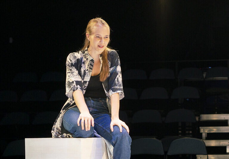 Read more about the article "Vaata maailma minu silmadega": lavastuse "Kõik ägedad asjad" arvustus