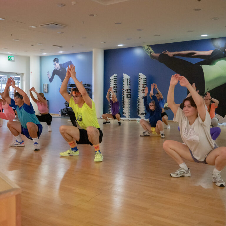 Read more about the article 80ndate stiilis rühmatrenn: tagasihüpe vanadesse headesse aegadesse