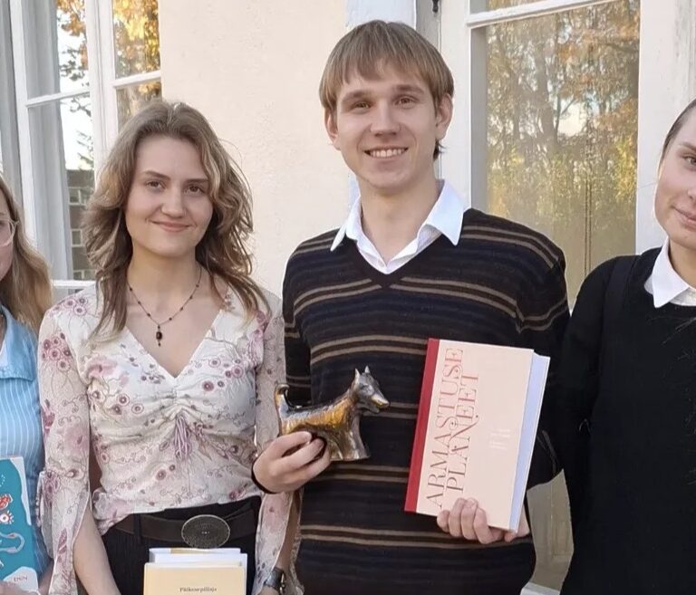 Read more about the article Meie gümnaasiumi tammede varjus on sirgumas järgmised Lepikud